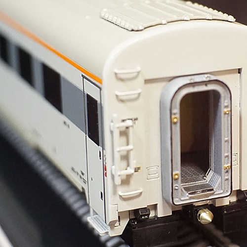 Виставкова модель пасажирського вагона локомотивної тяги постійного формування