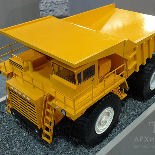 1:20 scale model of BelAZ-7519