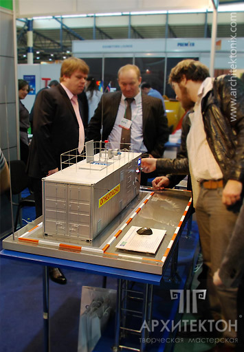 Макет автоматической контейнерной автозаправочной станции АКАЗС-7 на выставке ИНТЕРНЕФТЕГАЗ-2012 г. Киев