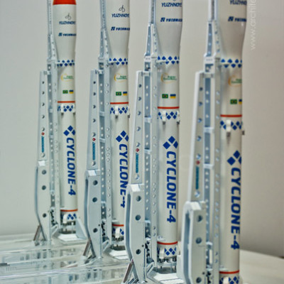 Модели ракеты Циклон-4 с пусковой установкой