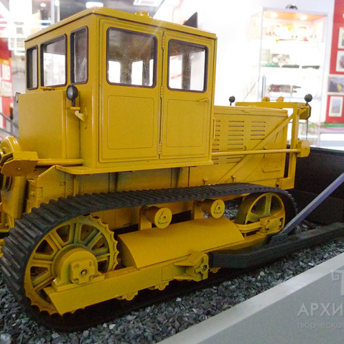 1:10 scale model of tractor