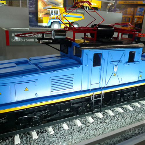 1:20 scale model of EL2 electric locomotive