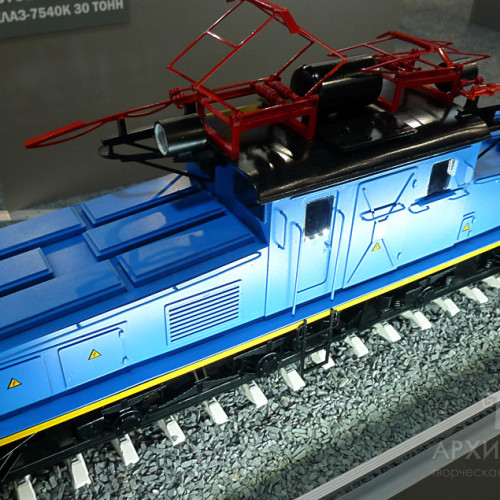 3D printing model of EL2 electric locomotive