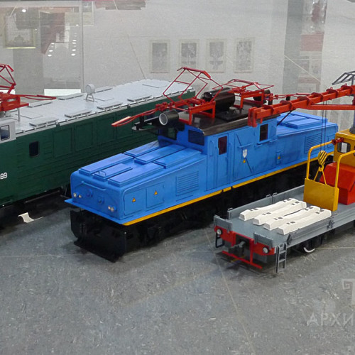 Model of EL2 electric locomotive in exposition of the museum