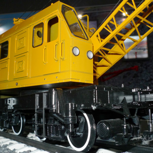 Музейная модель железнодорожного крана КЖДЭ-25